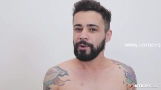 Latina faszit dugják a méretes farkú néger pasik