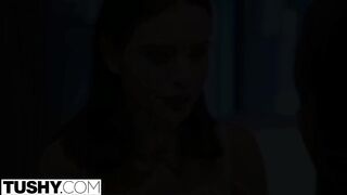 Lana Rhoades seggét egy csoki krapek döngeti