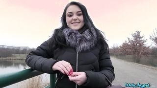 Orosz tini kisasszony pénzért közösül