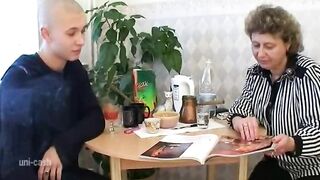 Magányos háziasszony és a tini manus