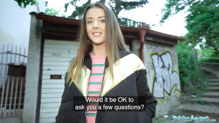 Sybil egy pici pénzért bárkivel közösül