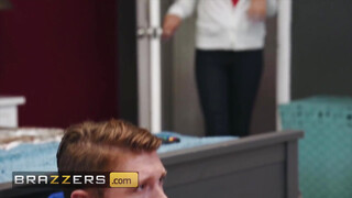 Brazzers - Jeanie Marie Sullivan a szuper bombázó milf