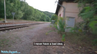 Public Agent - Mia Trejsi a vonatállomáson közösül