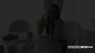 Its POV - Athina Love a magyar pornószínész nőci hátsó bejáratba rakva