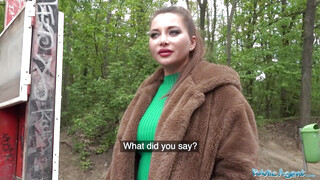 Public Agent - Anna Polina a lépcsőházban közösül