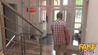 Fake Hostel - Fiatal turista csaj punciba tolva