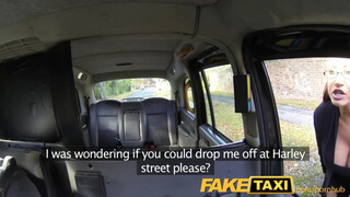 FakeTaxi - nagy cickós Milf szétbaszatja magát a Taxiban
