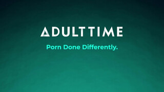 ADULT TIME - kopasz barna csajszi kinyalja a csaját
