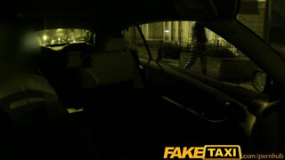 FakeTaxi - Olasz nőci a taxiban baszik