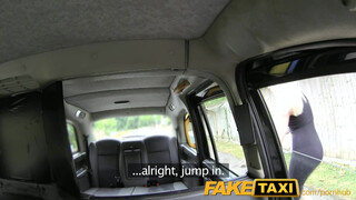 FakeTaxi - isteni testű világos szőke csajszi szeret dugni