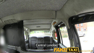 FakeTaxi sztripper hölgyemény megmutatja mit tud