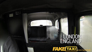 FakeTaxi extra szőrös pinájú litván csaj