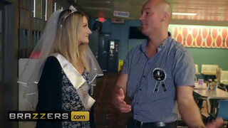 Brazzers - Valerie Kay a legénybúcsún baszik