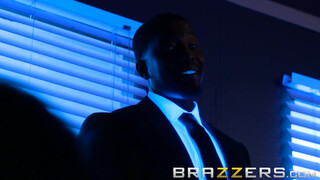 Brazzers - tetovált kisasszony méretes barna farkat szeretne