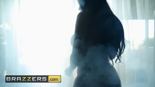 Brazzers - formás formás seggű picsa a fürdőkádban