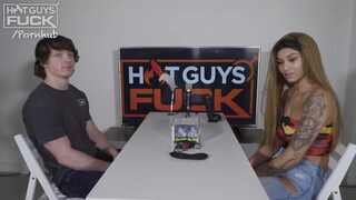Latina tini nőci és a sportos krapek - Hot Guys Fuck