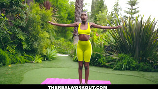 TeamSkeet - fitness fekete picsa kefélni akar