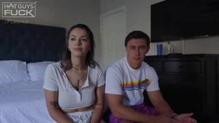 Méretes seggű tini kiscsaj és a pasija - Hot Guys Fuck