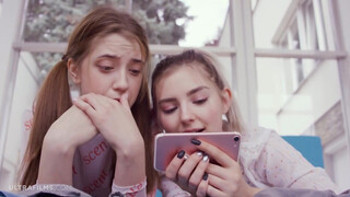 ULTRAFILMS Eva Elfie és Leah Maus legelső leszbikus élménye