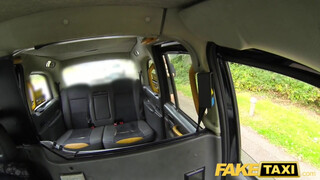 Fake Taxi - Hatalmas cickós milf meghágva a hátsó ülésen