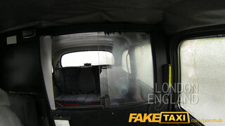 FakeTaxi - Csöcsös mami megkúrelva