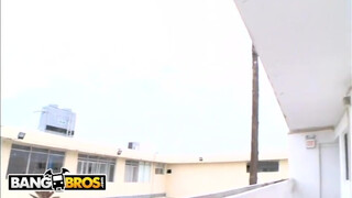 BANGBROS - Kiara Marie a méretes popsis latina milf