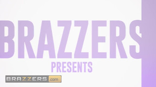 Brazzers - Katie Kush a kurva szemüveges kiscsaj