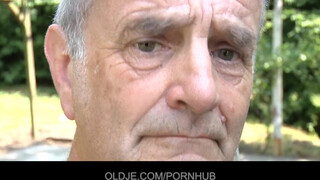 Oldje - az idős motoros és a tini spiné