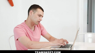 Szomszéd picsa imád lovagolni - TeamSkeet
