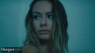 Deeper - Naomi Swann a perverz pici csajszi