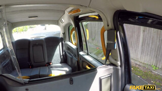 Fake Taxi - Fiatal bige kúr a taxiban
