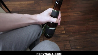 PERVNANA - Erica Lauren a fiatal pélót szereti