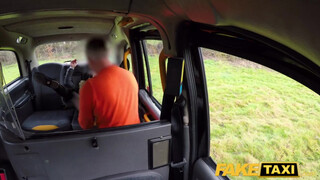 Csöcsös tini nőci segget nyal - Fake Taxi