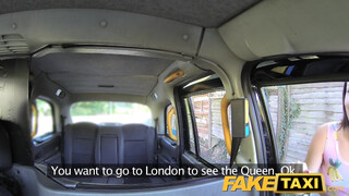 FakeTaxi - Brazil kiscsaj dug a taxissal