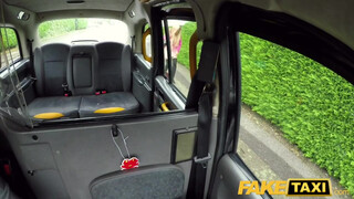 Fake Taxi - Skyler Mckay a lufi csöcsű milf