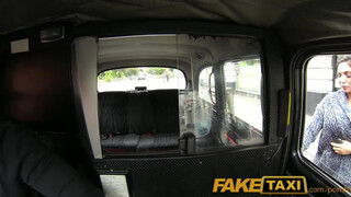 FakeTaxi - méretes tőgyes lány nem akar fizetni