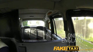 FakeTaxi - kőkemény ujjazás a csajnak