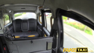 Fake Taxi - Hatalmas picsájú latina milf seggbe kúrva