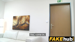 Fake Agent - ártatlan csoki kiscsaj és a kuki esete