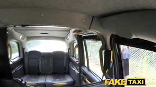 Fake Taxi - idősebb kiscsaj méretes farkat akar