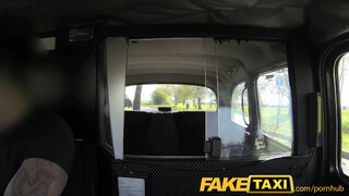 FakeTaxi - ártatlan kicsike tini kisasszony és a vastag himbilimbi