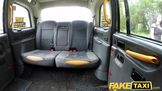 Fake Taxi - Csöcsös hölgyemény közösül a hátsó ülésen