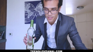 Teens Love anal - szexy picsa felkínálja a picsáját