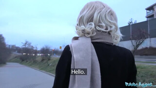 Public Agent - világos szőke csoki lány és a vastag káró
