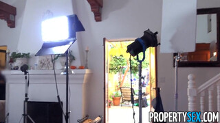 PropertySex - Riley Reid mint ingatlanos tini hölgyemény