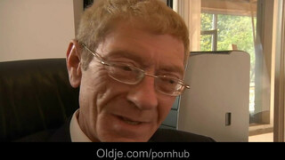 Idős kuki és a fiatal titkárnője