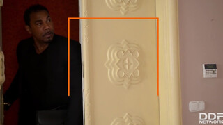 Anissa Kate a bré kedvelő titkárnő