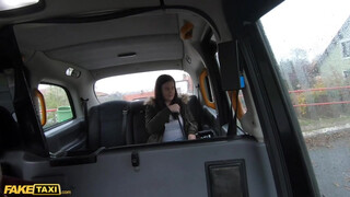 Fake Taxi - Little Eliss a méretes kannás tini