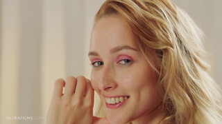 ULTRAFILMS - Kelly Collins krapek nélkül is tud élvezni