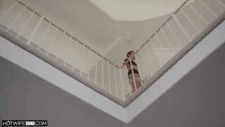 HOTWIFEXXX - Rövid hajú házastárs megrakva